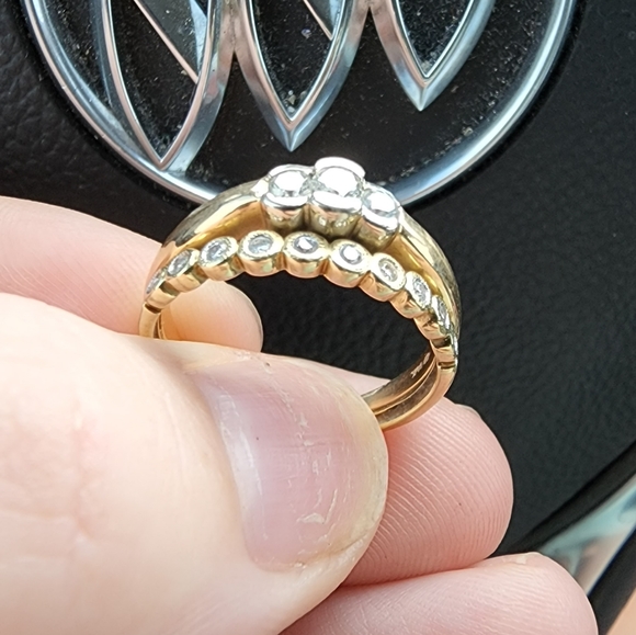 Engagement ring with band - Picture 2 of 2